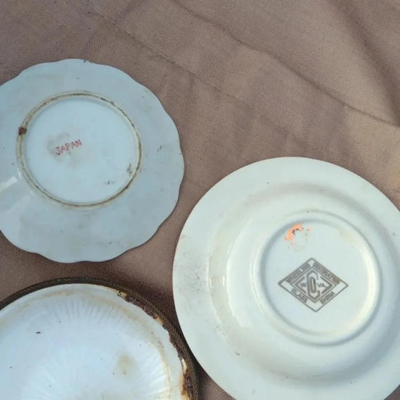 3 Ashtrays& pair of candle holders - Picture 4 of 5